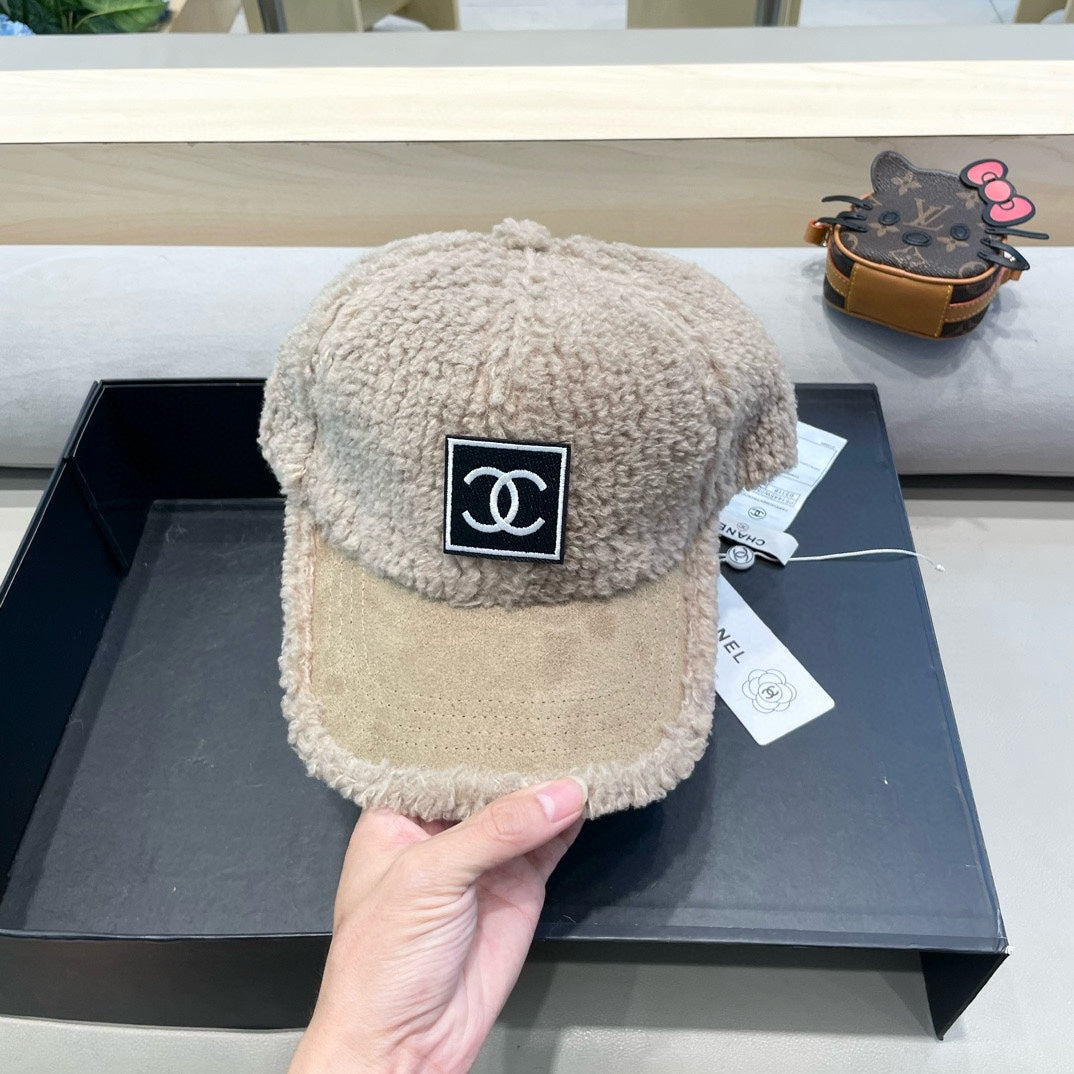 BASEBALL CAP IN CAMEL BEIGE SHEARLING 422432