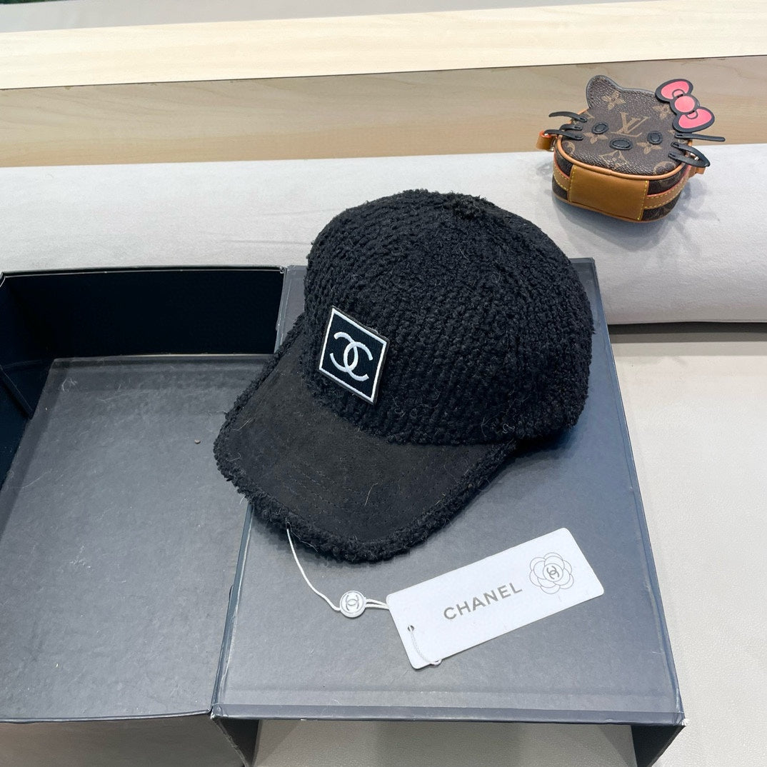 BASEBALL CAP IN BLACK SHEARLING 422433