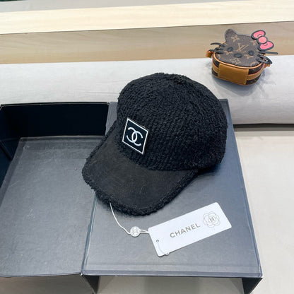 BASEBALL CAP IN BLACK SHEARLING 422433