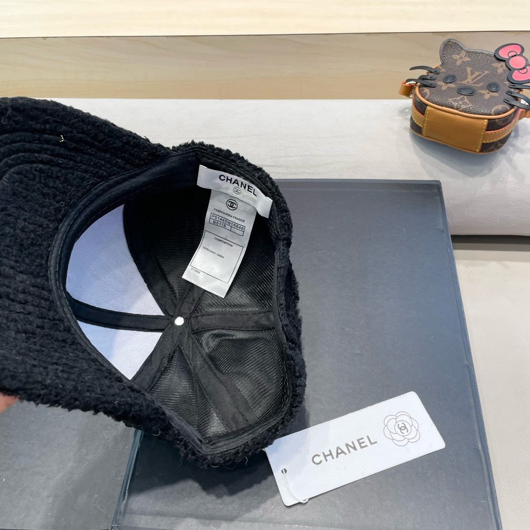 BASEBALL CAP IN BLACK SHEARLING 422433