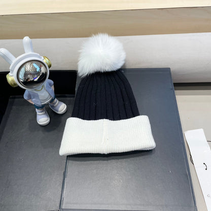 BEANIE HAT IN BLACK MIX WHITE WOOL AND FOX FUR 422524
