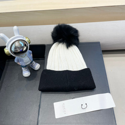 BEANIE HAT IN BLACK MIX WHITE WOOL AND FOX FUR 422504