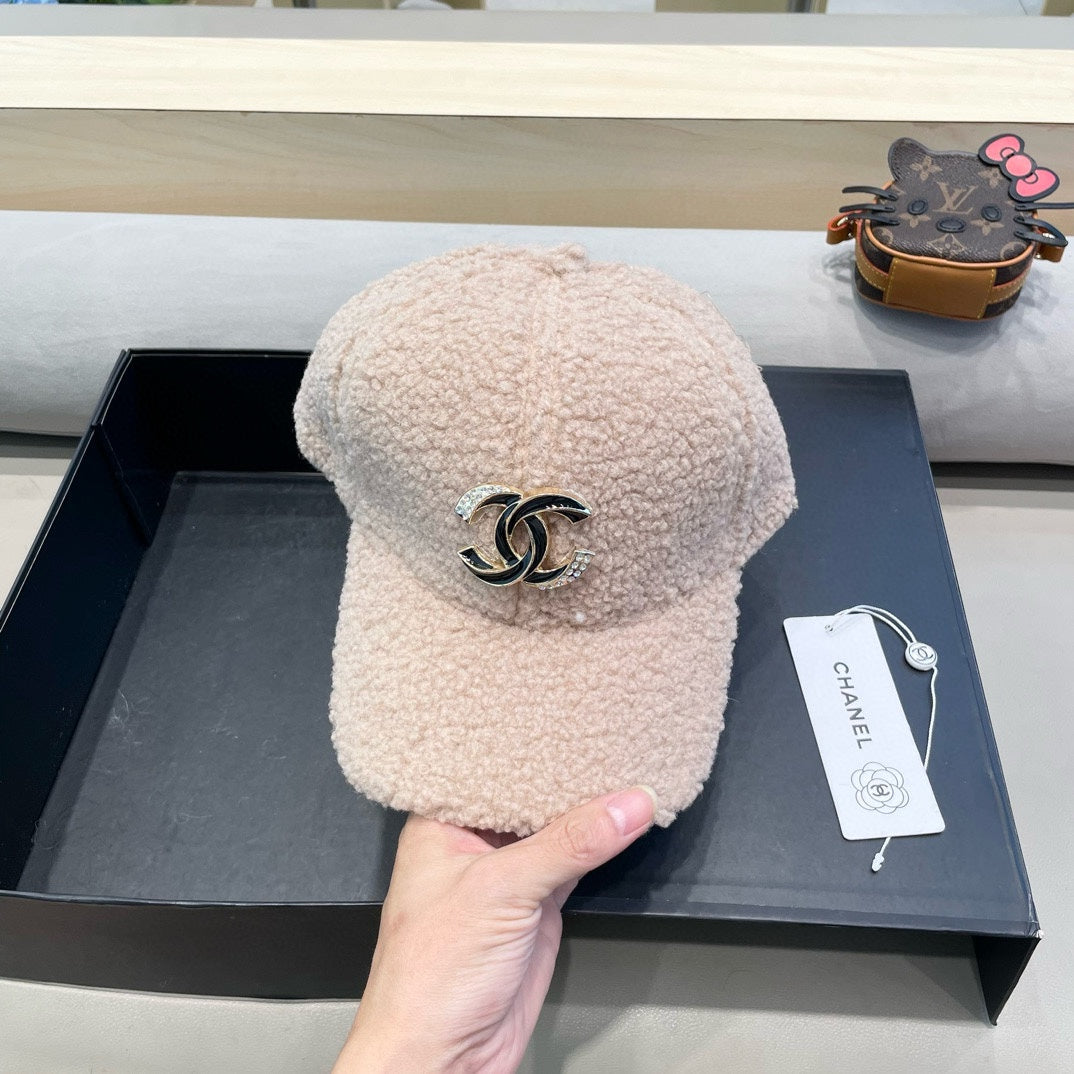 BASEBALL HAT IN LIGHT PINK LAMB FUR 424252