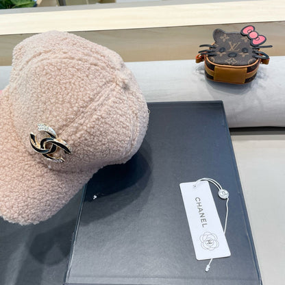 BASEBALL HAT IN LIGHT PINK LAMB FUR 424252