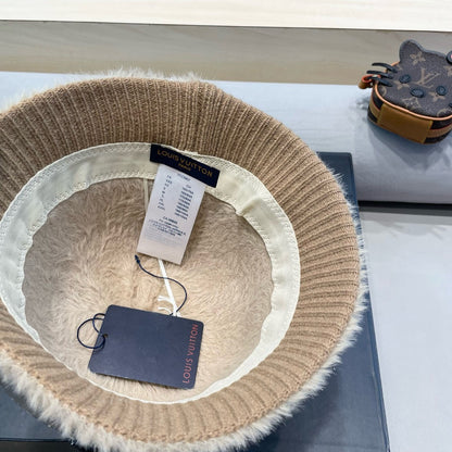 BUCKET HAT IN COSMIC LATTE BEIGE RABBIT FUR 426227