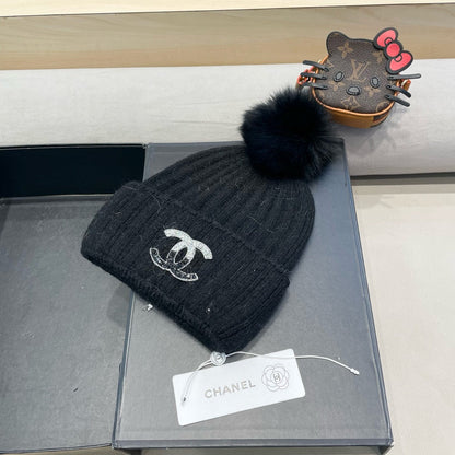 BEANIE HAT IN BLACK WOOL 426234