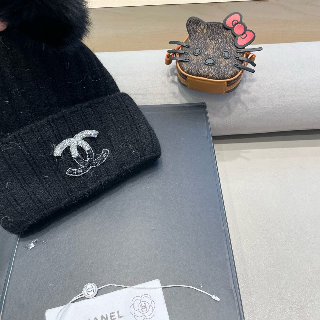 BEANIE HAT IN BLACK WOOL 426234