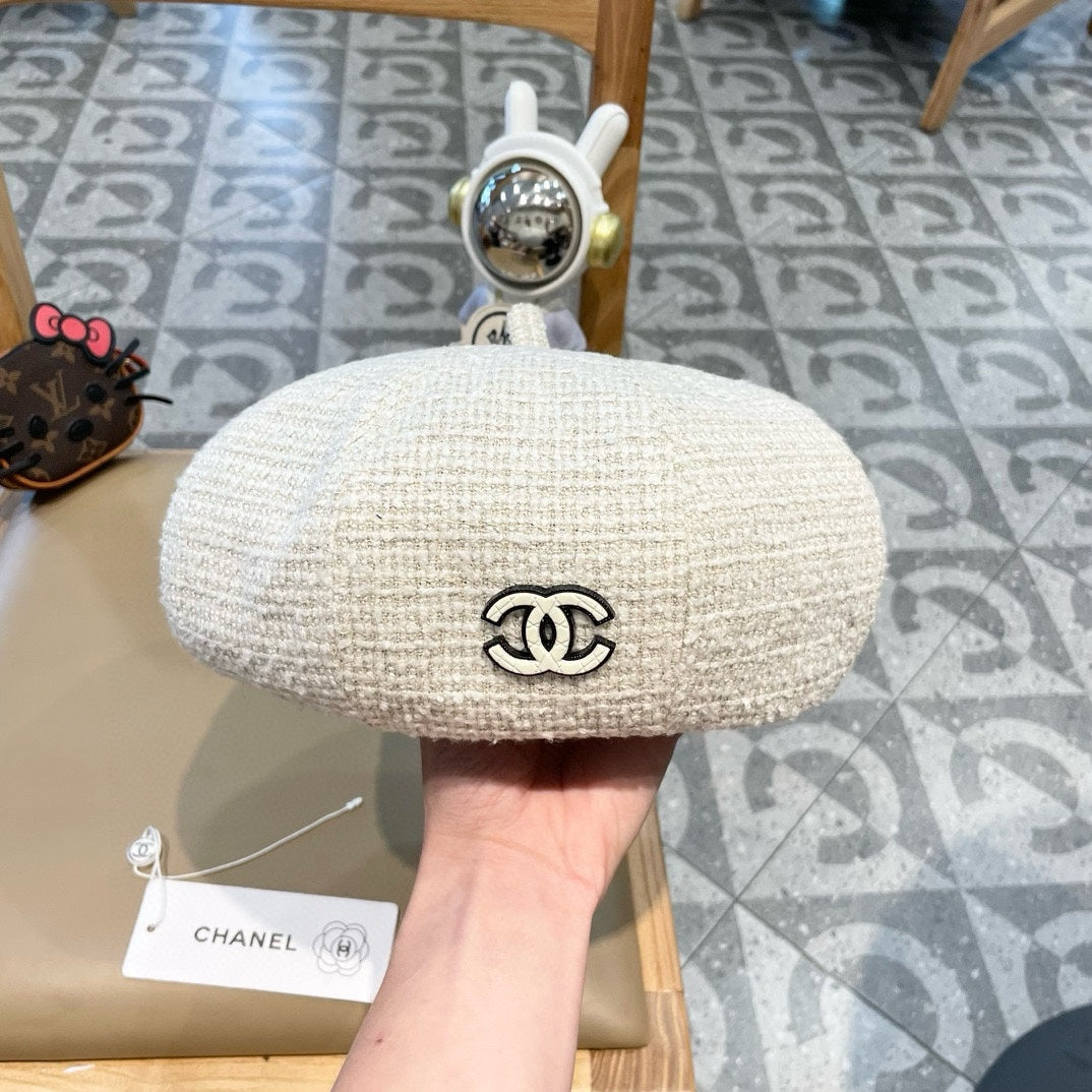 BERET HAT IN WHITE WOOL TWEED 430010