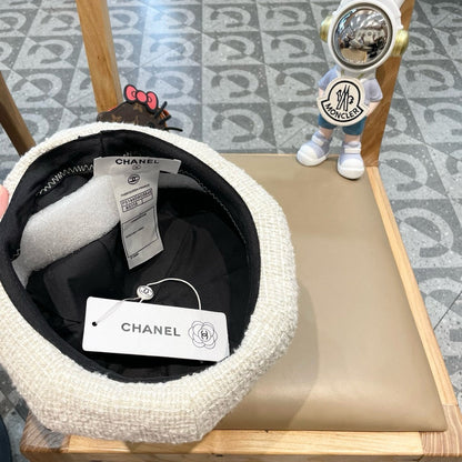 BERET HAT IN WHITE WOOL TWEED 430010