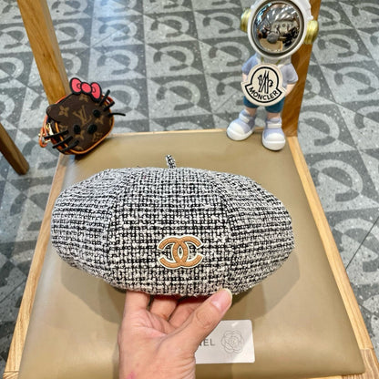 BERET HAT IN BLACK MIX WHITE WOOL TWEED 430011