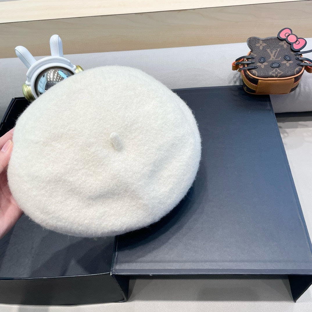 BERET HAT IN WHITE WOOL 430079