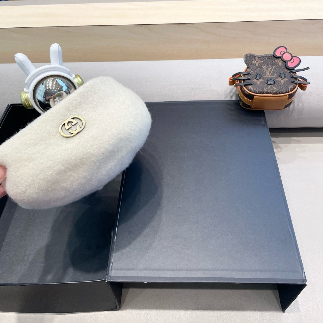 BERET HAT IN WHITE WOOL 430079