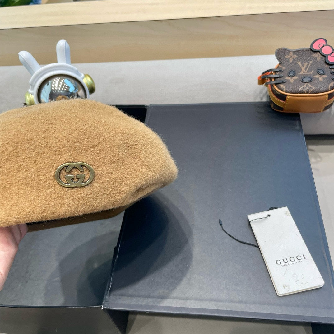 BERET HAT IN CAMEL BEIGE WOOL 430080