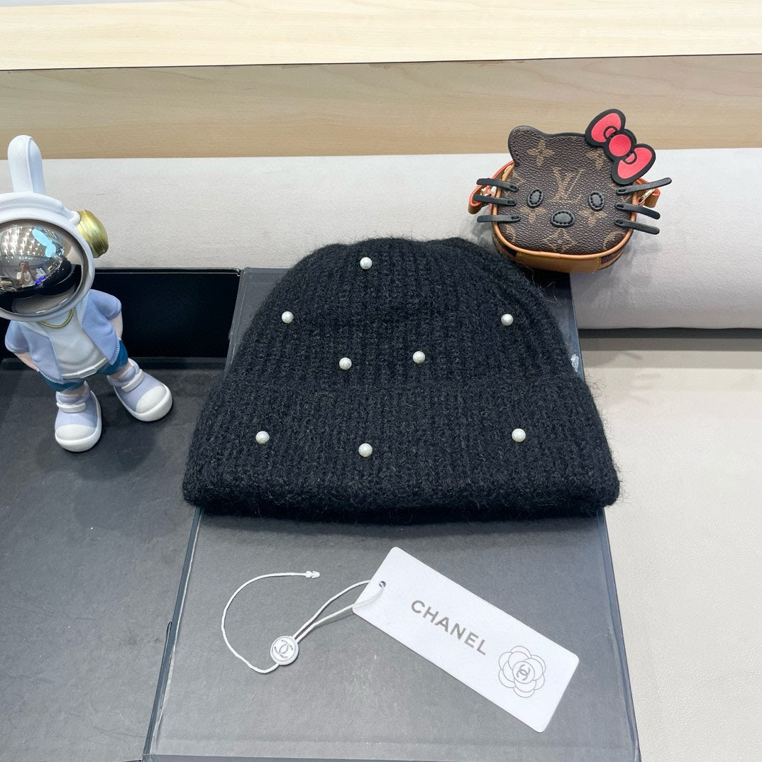 BEANIE HAT IN BLACK WOOL 430082