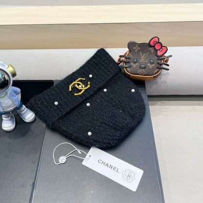 BEANIE HAT IN BLACK WOOL 430082