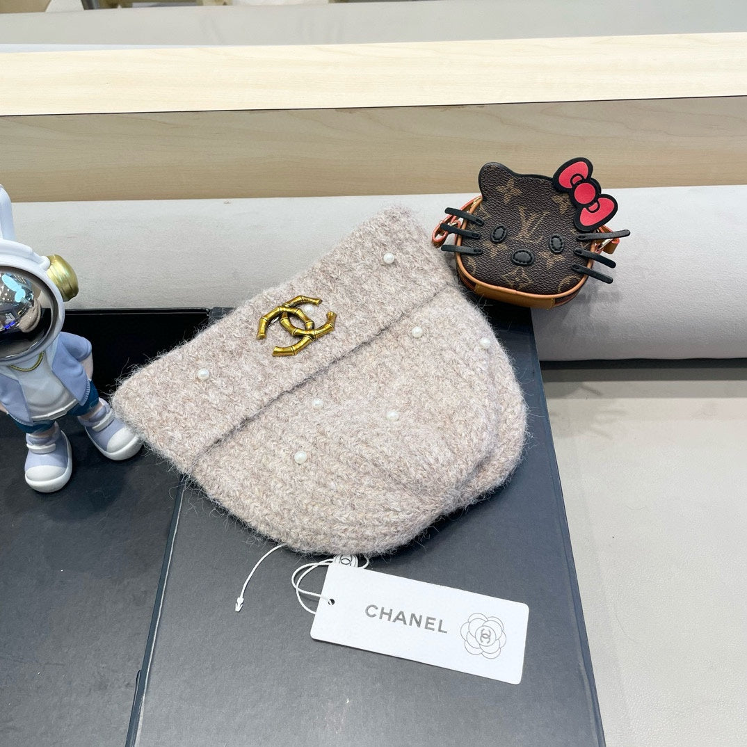 BEANIE HAT IN KHAKI BROWN WOOL 430084