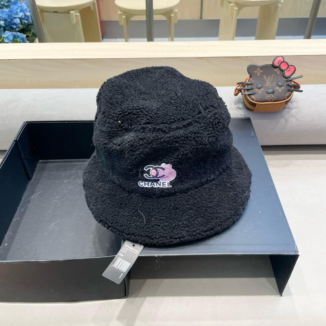 BUCKET HAT IN BLACK LAMB WOOL 430248