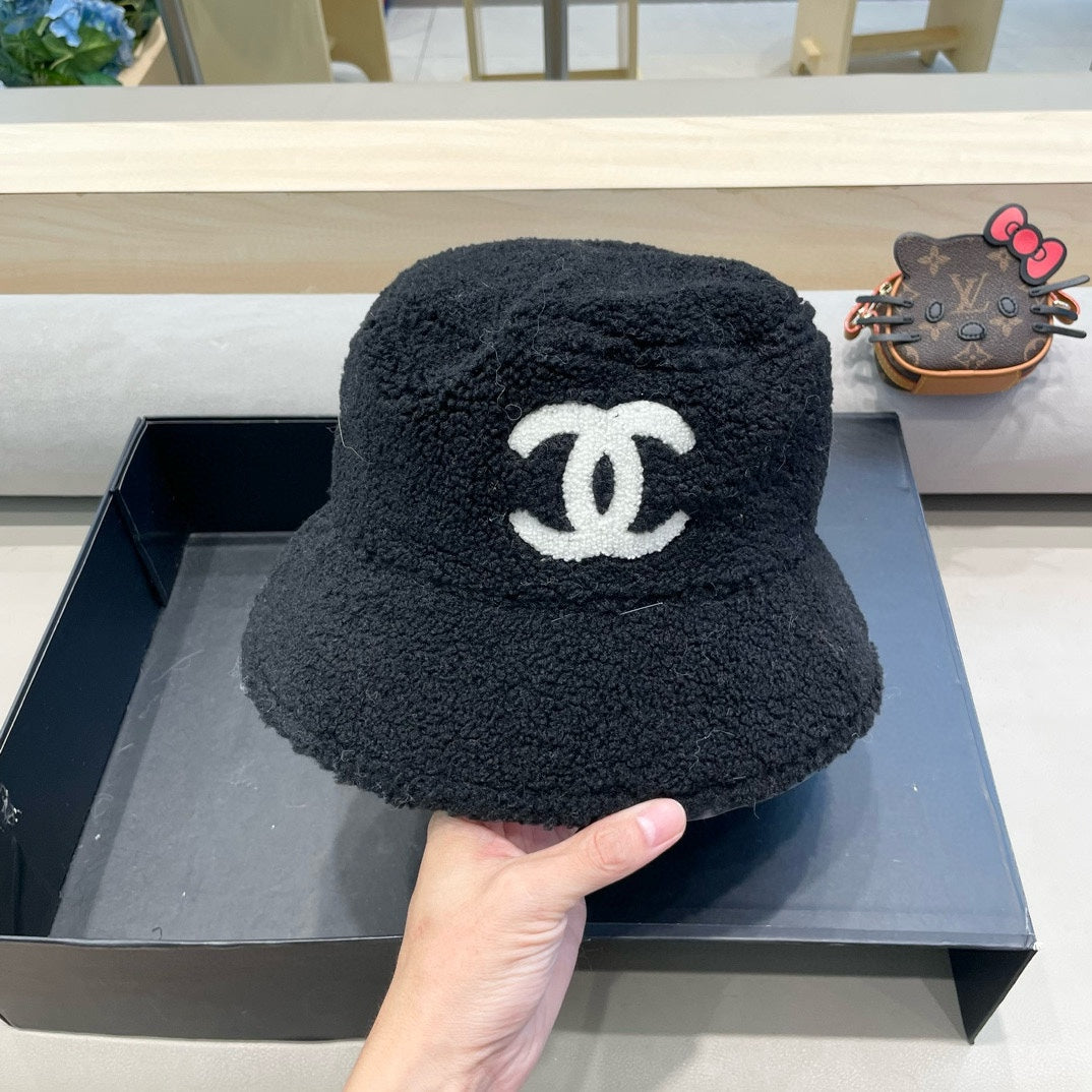 BUCKET HAT IN BLACK LAMB WOOL 430248