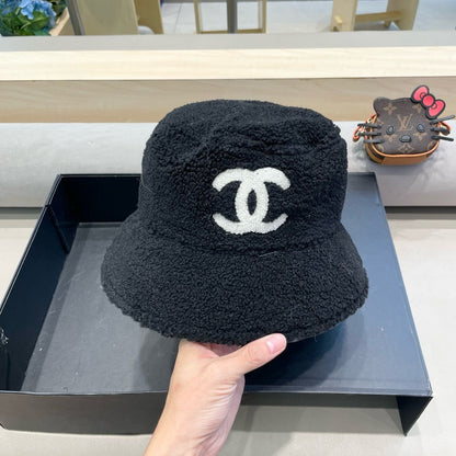 BUCKET HAT IN BLACK LAMB WOOL 430248