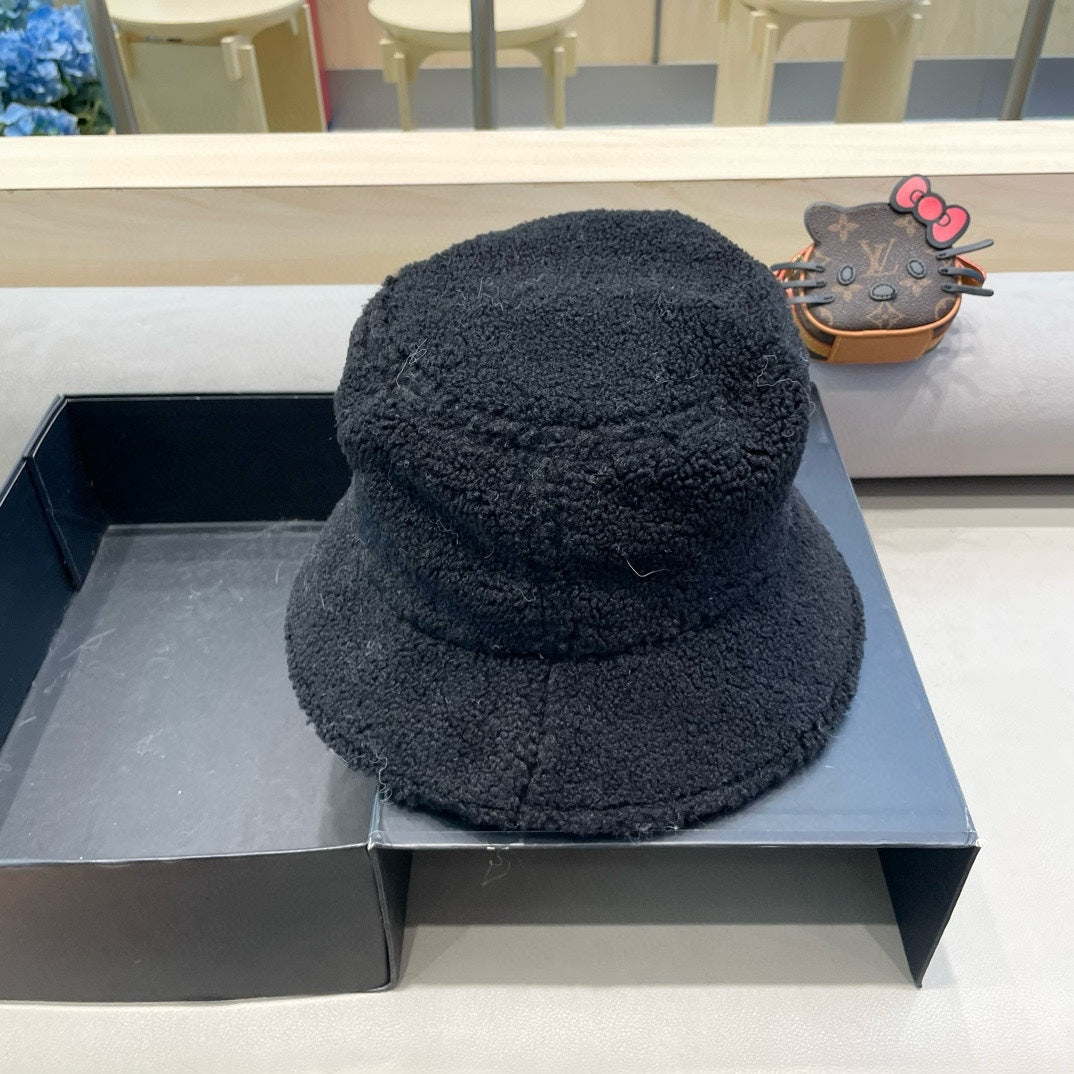 BUCKET HAT IN BLACK LAMB WOOL 430248