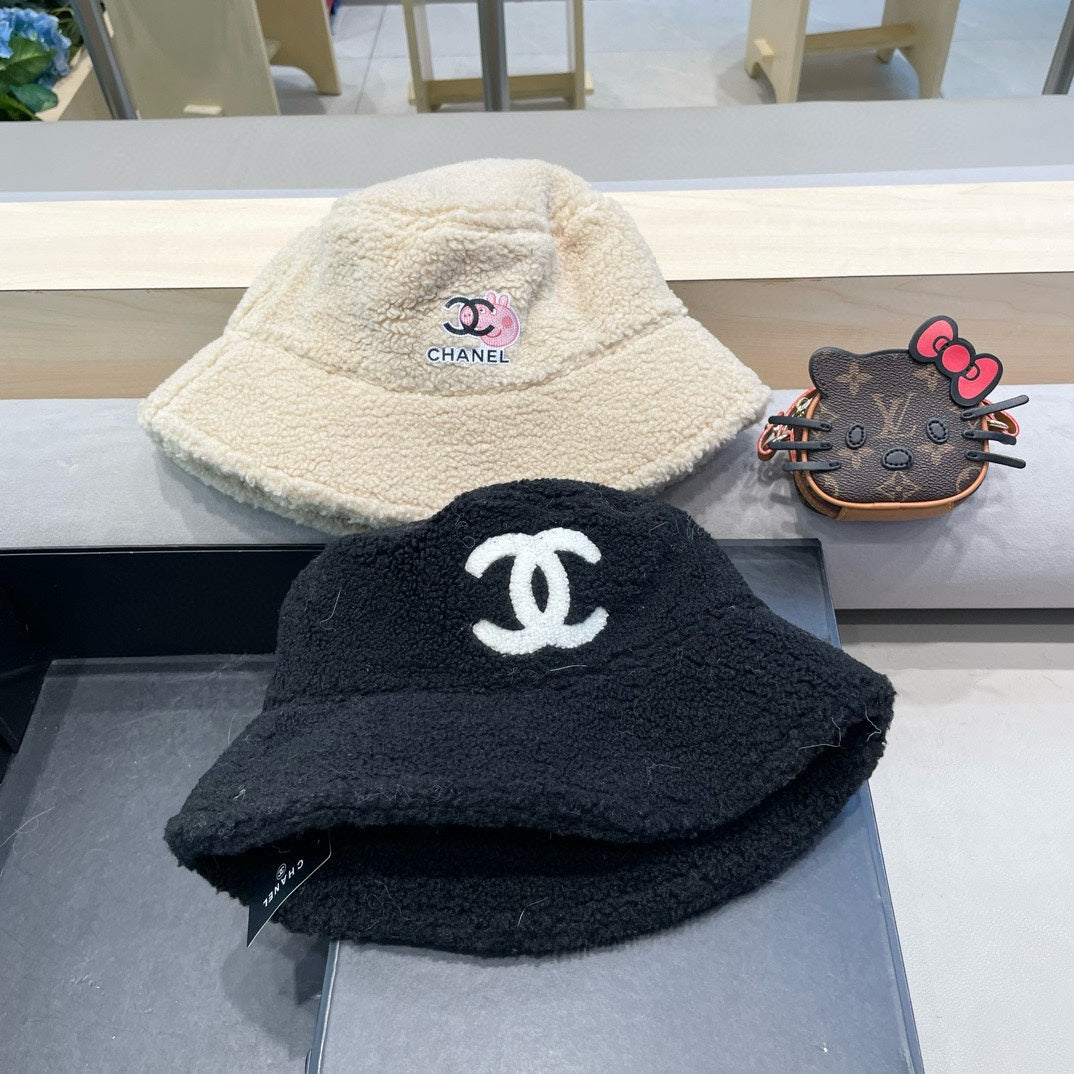 BUCKET HAT IN BLACK LAMB WOOL 430248