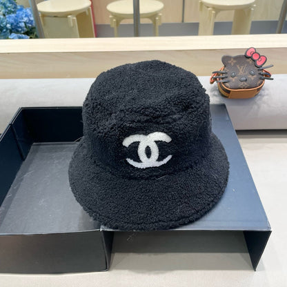 BUCKET HAT IN BLACK LAMB WOOL 430248