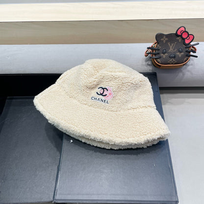 BUCKET HAT IN BEIGE LAMB WOOL 430249
