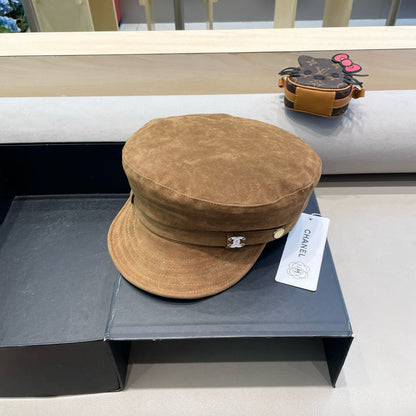 NEWSBOY CAP IN CIDER BROWN SUEDE 429938