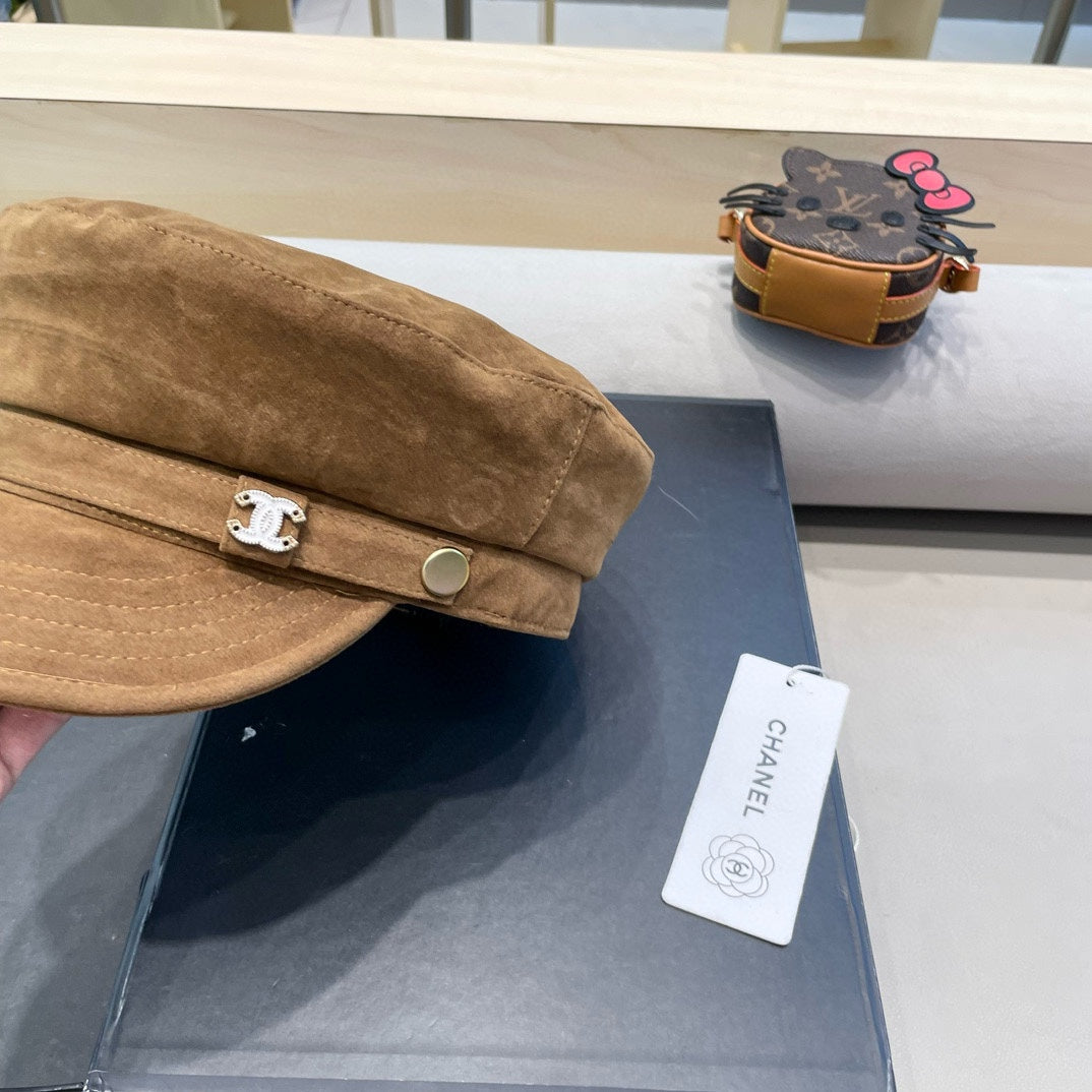 NEWSBOY CAP IN CIDER BROWN SUEDE 429938