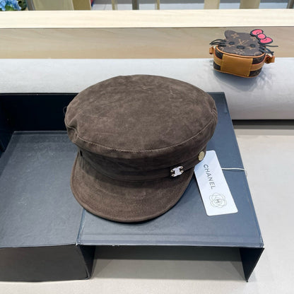 NEWSBOY CAP IN WALNUT BROWN SUEDE 429939