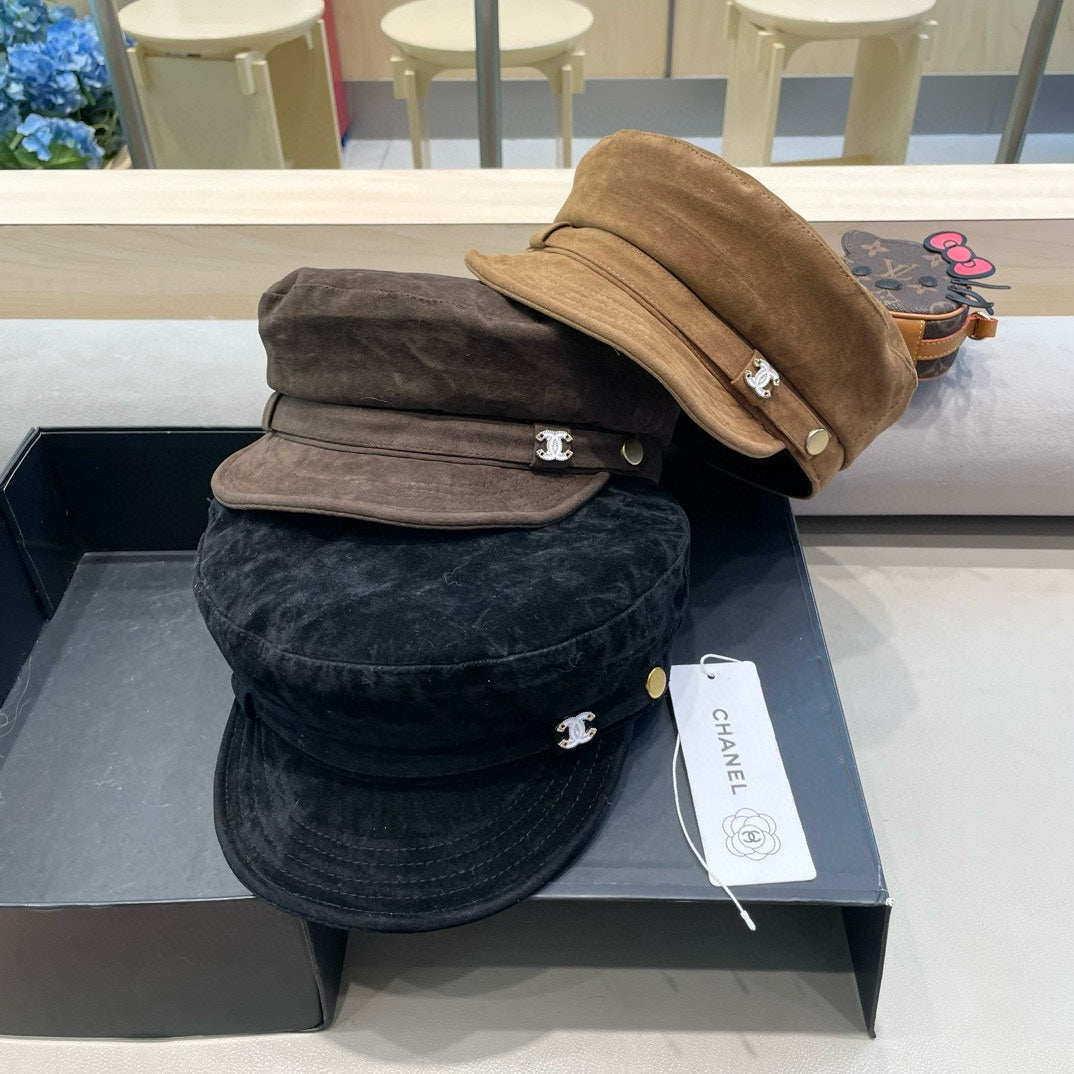 NEWSBOY CAP IN WALNUT BROWN SUEDE 429939