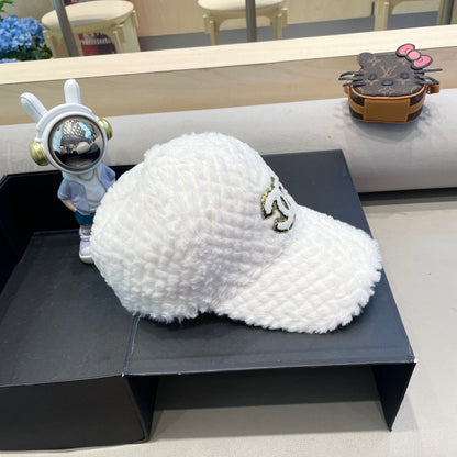 BASEBALL CAP IN WHITE FLEECE 431372