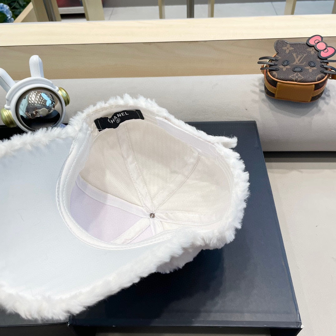 BASEBALL CAP IN WHITE FLEECE 431372