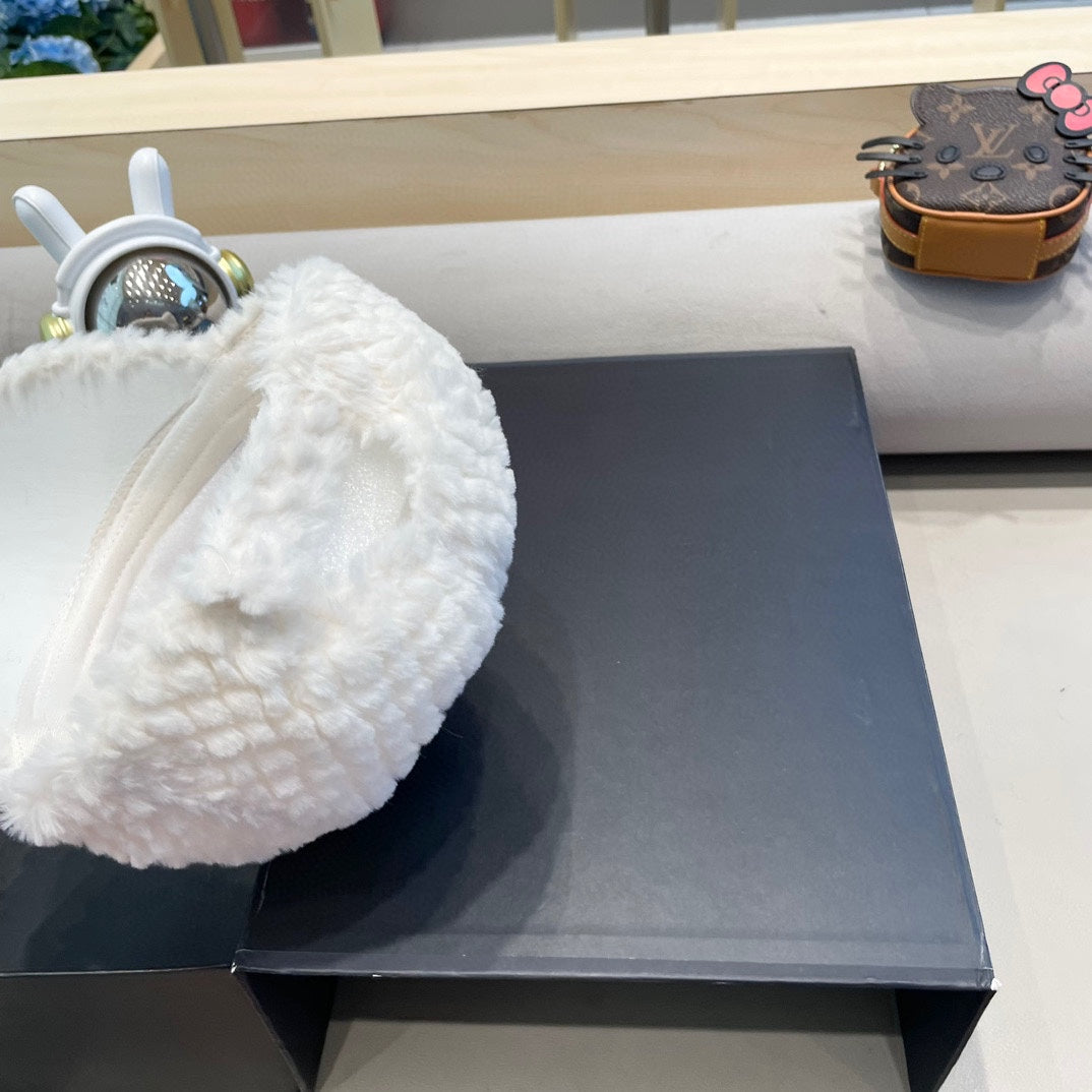 BASEBALL CAP IN WHITE FLEECE 431372