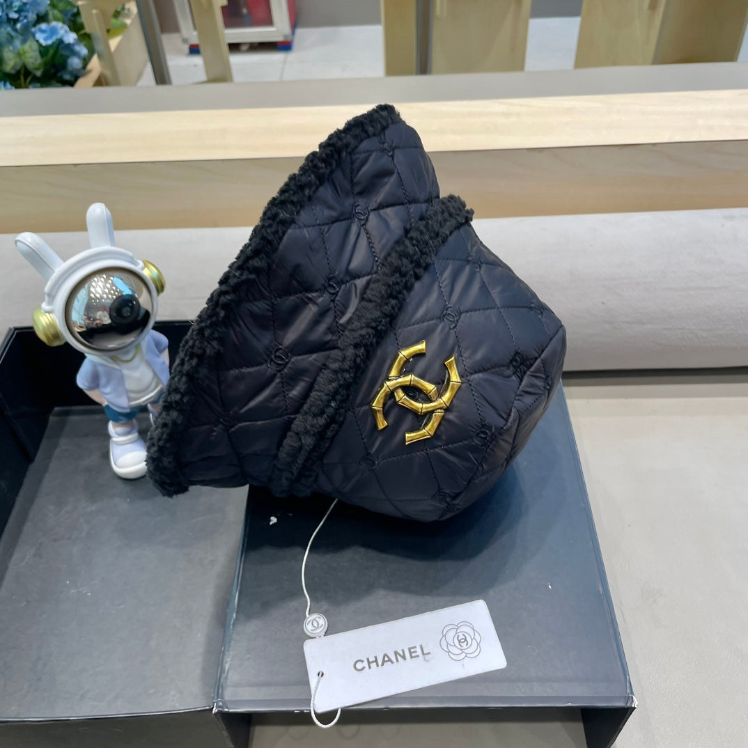 BUCKET HAT IN BLACK LAMB WOOL AND THICK COTTON 431683