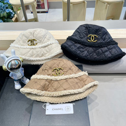 BUCKET HAT IN WHITE LAMB WOOL AND THICK COTTON 431685