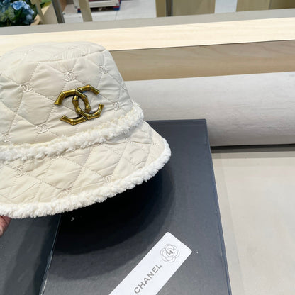 BUCKET HAT IN WHITE LAMB WOOL AND THICK COTTON 431685