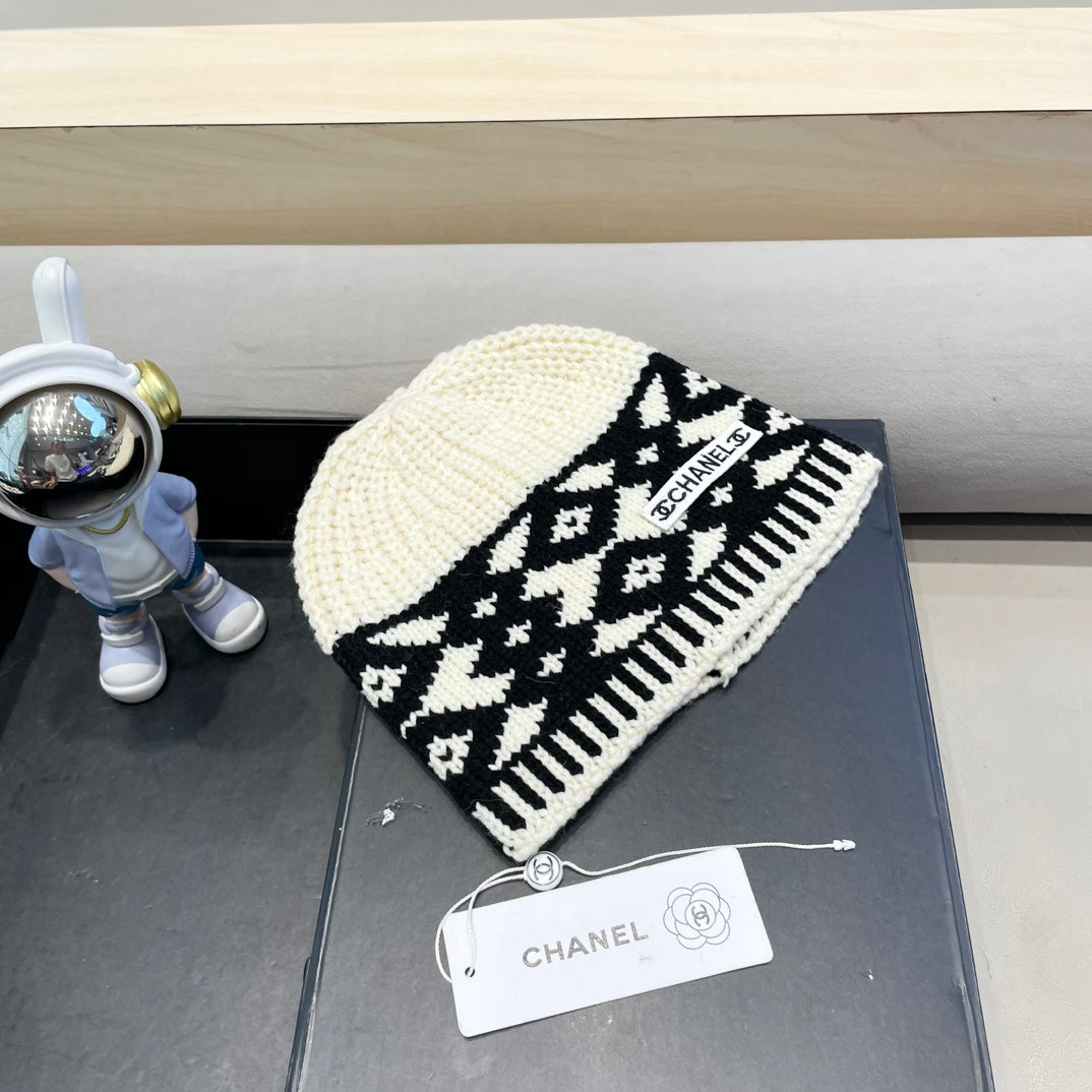 BEANIE HAT IN WHITE MIX BLACK WOOL 431697