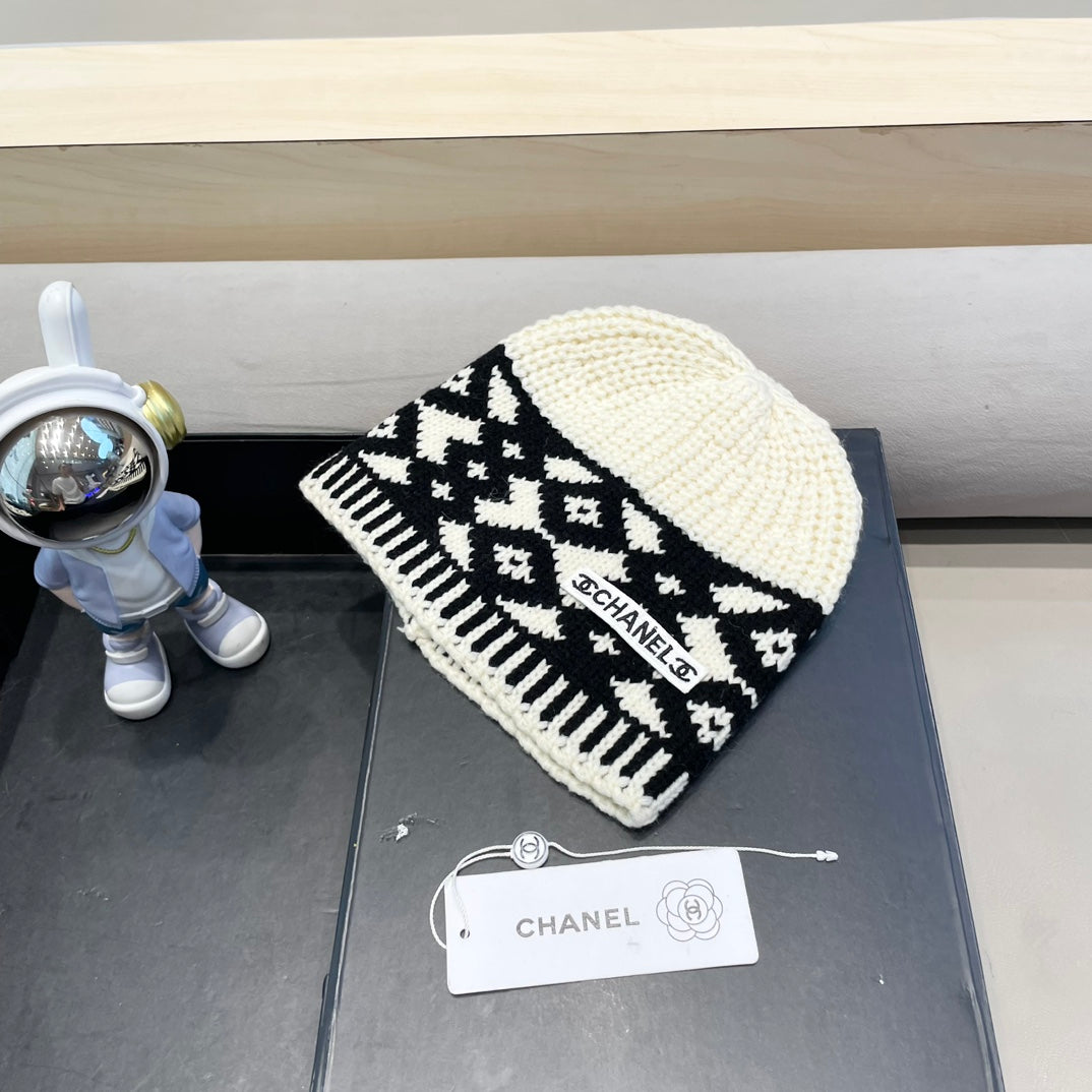 BEANIE HAT IN WHITE MIX BLACK WOOL 431697