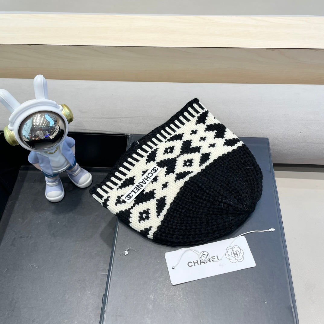 BEANIE HAT IN BLACK MIX WHITE WOOL 431698