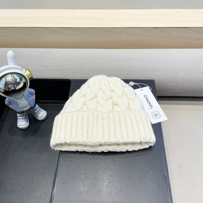 BEANIE HAT IN WHITE WOOL 431705