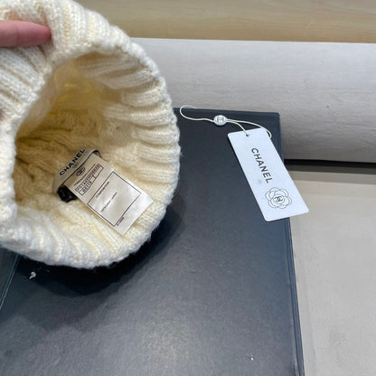 BEANIE HAT IN WHITE WOOL 431705