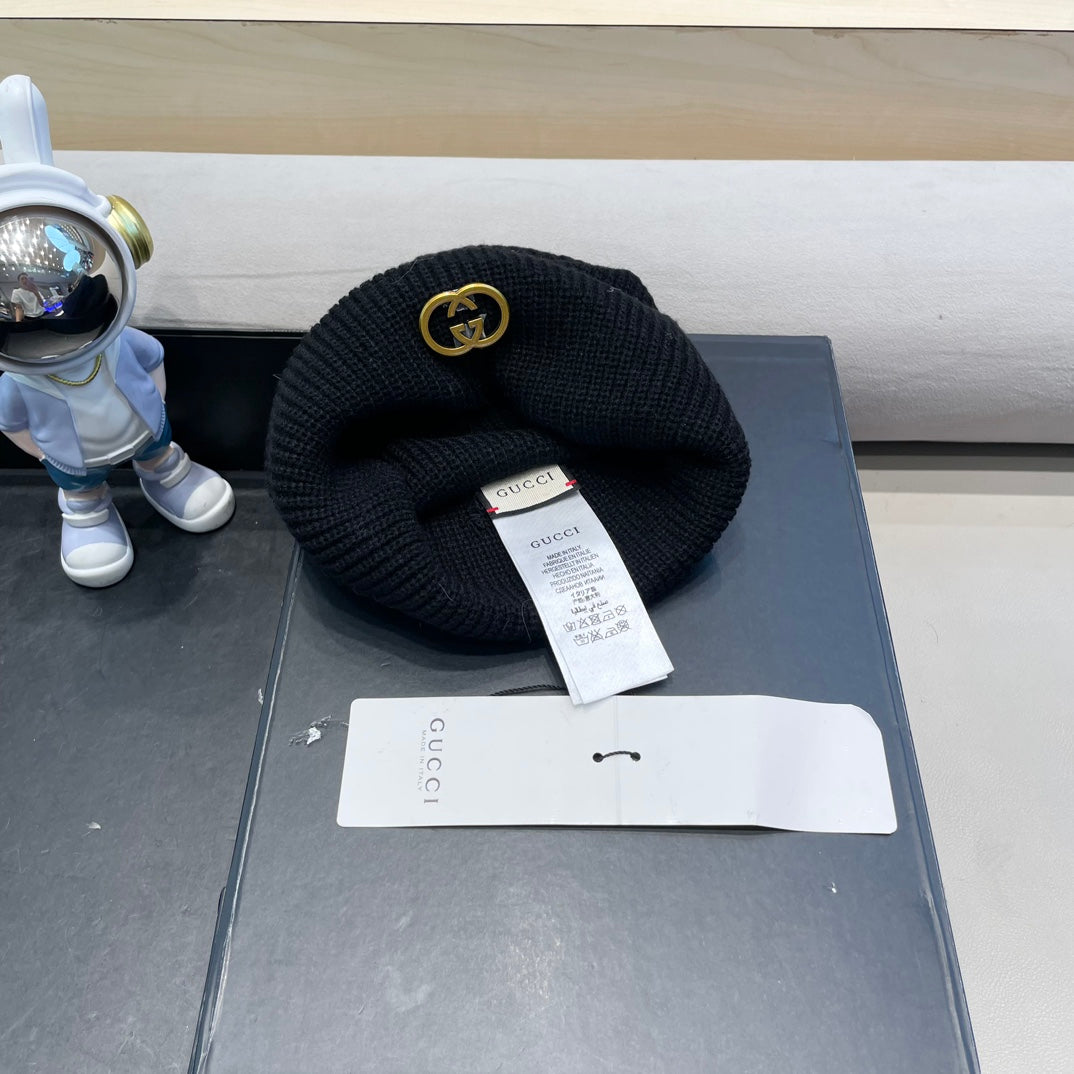 BEANIE HAT IN BLACK WOOL 433460