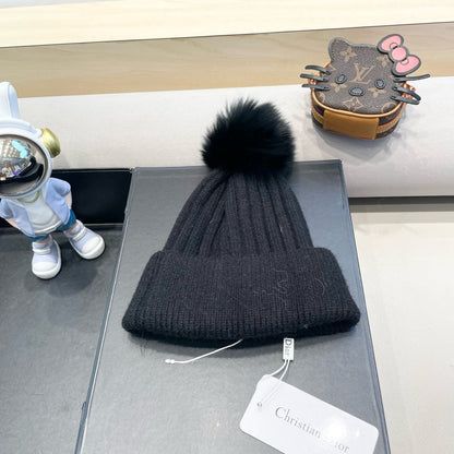 KNITTED BEANIE HAT IN BLACK WOOL AND FOX FUR 435035