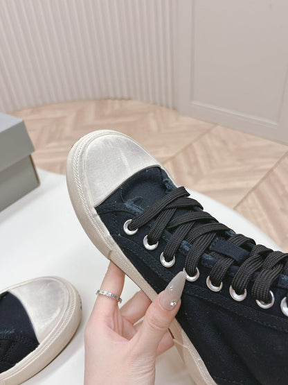 BLACK CANVAS HIGH-TOP SNEAKERS LOGO GRAFFITI