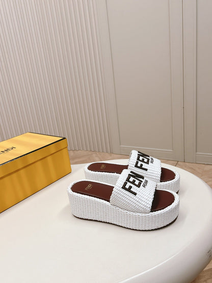 FENDI SIGNATURE WEDGE PLATFORM 6 CM IN WHITE FIBRE WITH BROWN EMBROIDERED LOGO