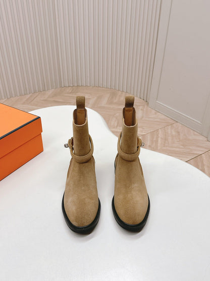 KELLY BUCKLE SHORT BOOTS IN PEANUT BROWN SUEDE