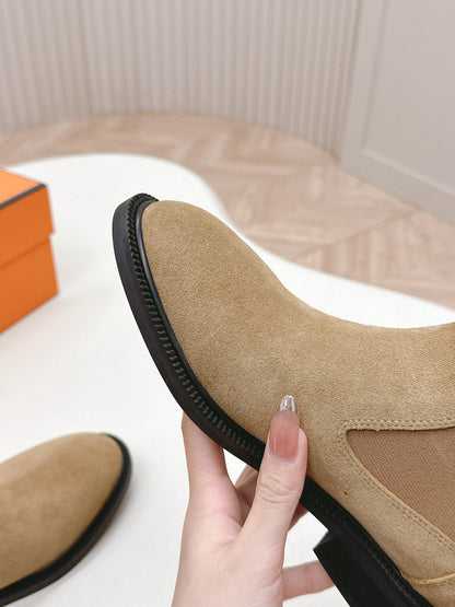 KELLY BUCKLE SHORT BOOTS IN PEANUT BROWN SUEDE