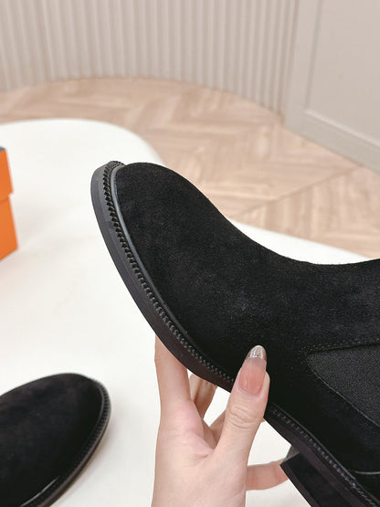 KELLY BUCKLE SHORT BOOTS IN BLACK SUEDE