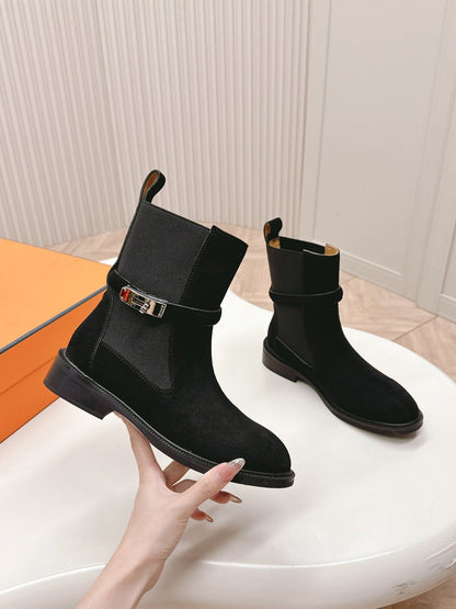KELLY BUCKLE SHORT BOOTS IN BLACK SUEDE